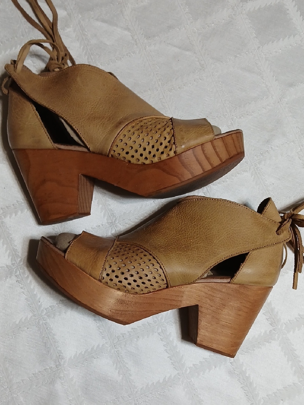 Free People Tan Leather Peep-Toe Lace-Up Wedge Sandals Size 38